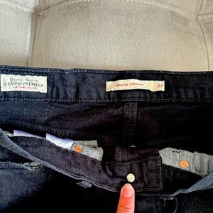 LEVI Wedgie Straight in Black Size 27